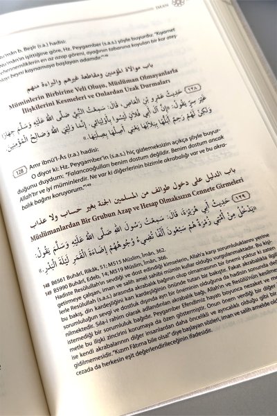 Buhari Ve Müslim’den İnci Mercan Hadisler El Lü'lüü Vel Mercan Fi Ma İttefeka Aleyhi'ş- Şeyhan Arapça Türkçe Metin - Üç Cilt 
