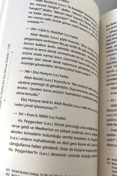 Buhari Ve Müslim'den İnci Mercan Hadisler El Lü'lüü Vel Mercan Fi Ma İttefeka Aleyhi'ş- Şeyhan Türkçe Metin İki Kitap Karton Kapak 